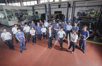 Mercedes-Benz employees & training